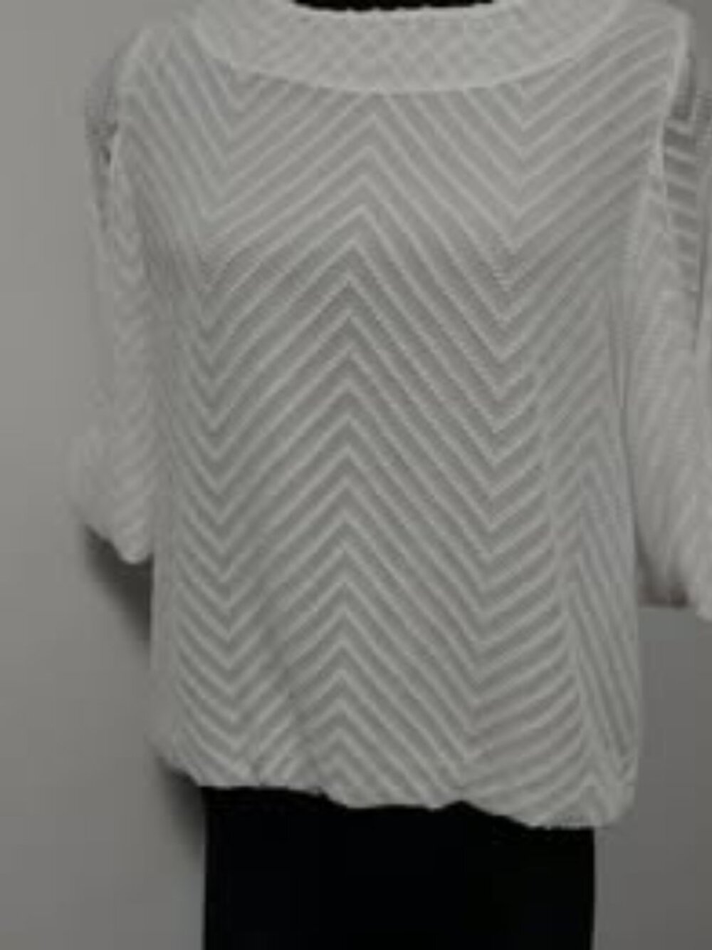 Chaps White Chevron Knit Bubble Hem Blouse EUC - Picture 10 of 10